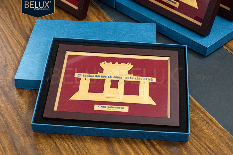 Lô tranh Trường ĐH TCNH Hà Nội 25x20cm mạ vàng 24k thiết kế theo yêu cầu